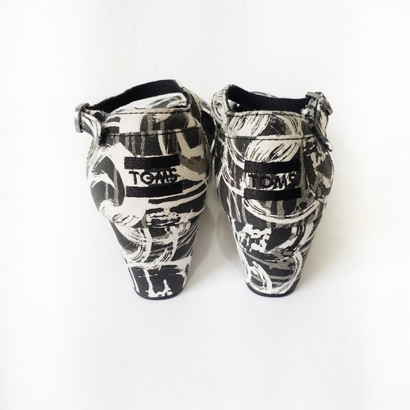 SOLD Tom's wedge sandles black white funky Size 7 - Picture 4 of 6